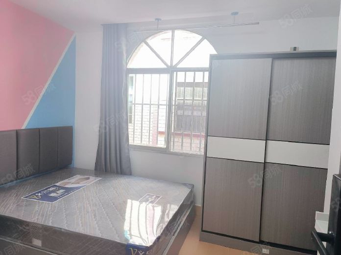 押一付一近巫家坝 海乐世界和甸营夜市一室精装家具齐全拎包入住